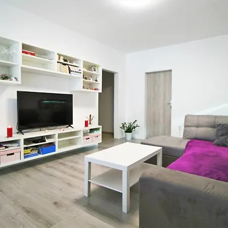 Cozy, Bright With Free Parking * Bratislava