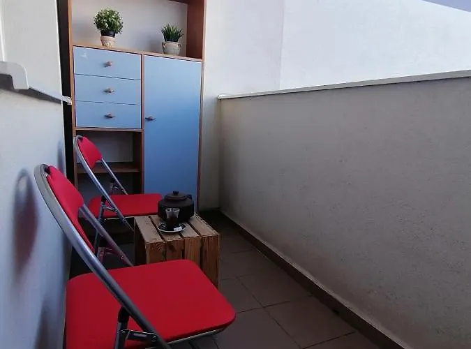 Cozy, Bright With Free Parking Homestay